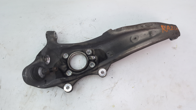 Кулак поворотний передній правий 31206884386 BMW