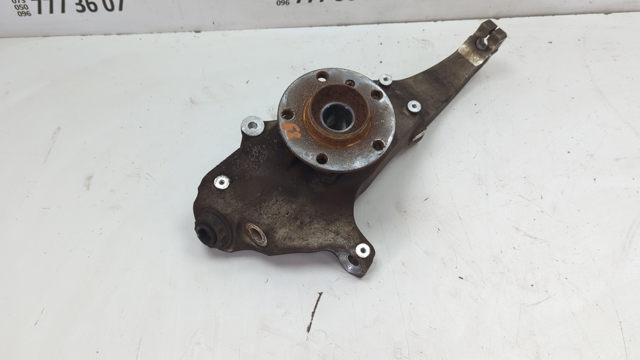 Цапфа передні праві 31216777750 BMW
