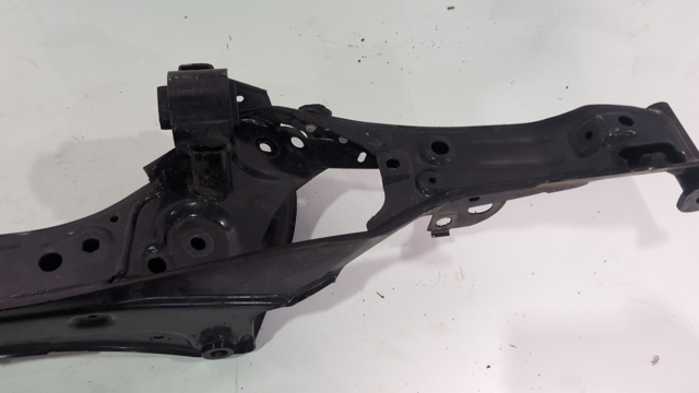 Балка задньої підвіски поперечна 33306894201 BMW