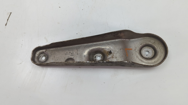 Кронштейн задньої балки 33326775873 BMW