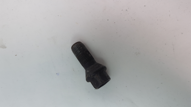 Колісний болт 36136890324 BMW