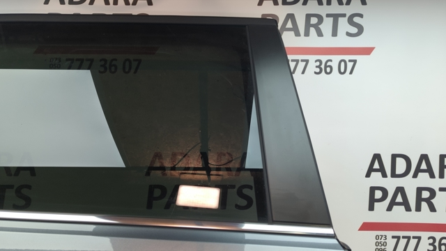 Накладка задньої двері, правої, вертикальна 3CN839902B01C VAG