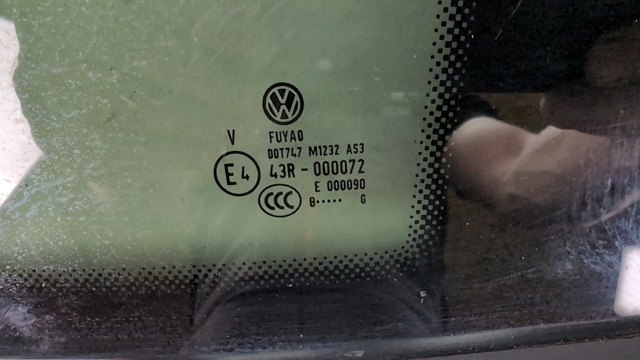 Стукло багажника, праве 3CN845298GNVB VAG