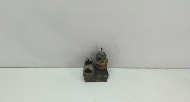 Кронштейн подушки (опори) двигуна, правої 41032AJ050 SUBARU