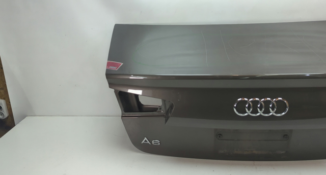 Фірмовий значок на кришку багажника Ауді A6 C7