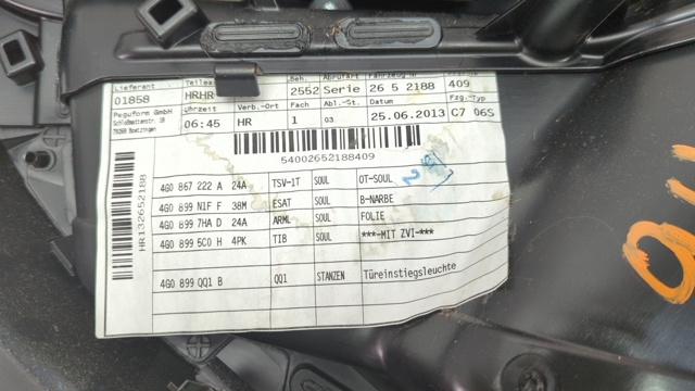 Оббивка дверей бічної (зсувної) 4G0867304CWFA VAG