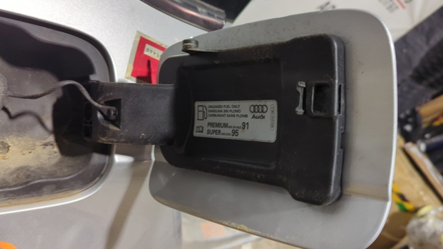 Дверцята бензобака 4G8809907GRU VAG