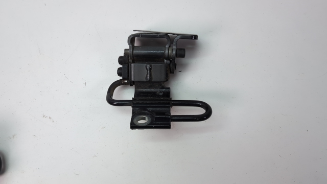 Петля заднтої двері, правої 4L0833412A VAG