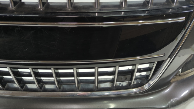 Облицювання радіатора 4L0853651HT94 VAG