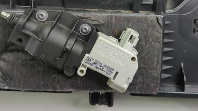 Кришка бардачка 4L08803306PS VAG
