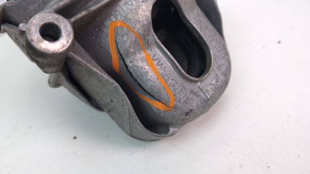 Права подушка мотора 4M0199372FC VAG