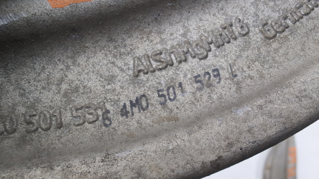 Поперечна тяга задньої підвіски 4M0501529L VAG