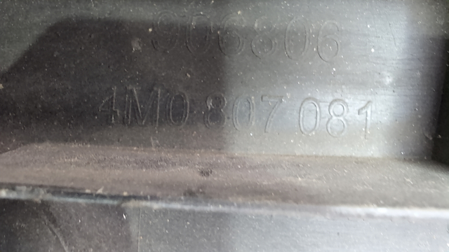 Накладка верхня передній панелі / супорта радіатора 4M0807081 VAG