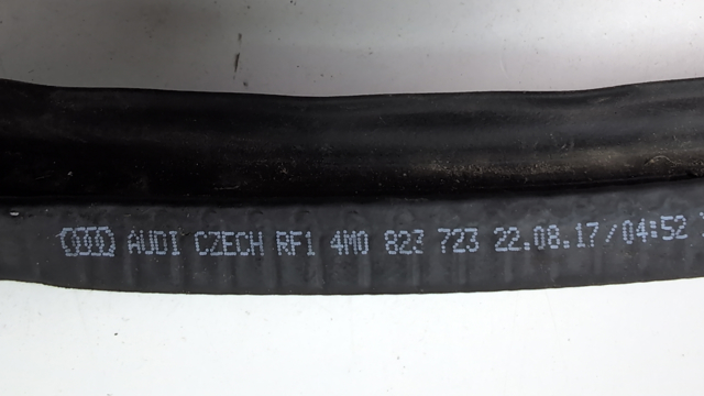 Гумка ущільнювача під капот 4M0823723 VAG
