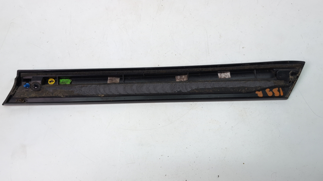 Накладка задньої 3-ї/5-ї двері, права 4M0854872A5FQ VAG
