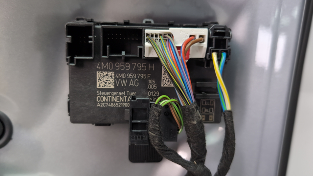 Блок комфорту задніх дверей 4M0959795H VAG