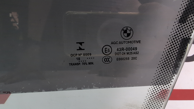 Скло водійських дверей 51337309733 BMW