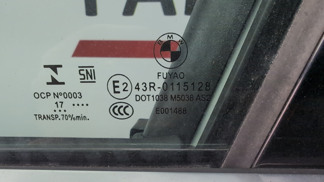 Вікно (передніх дверей) двері 51337397129 BMW