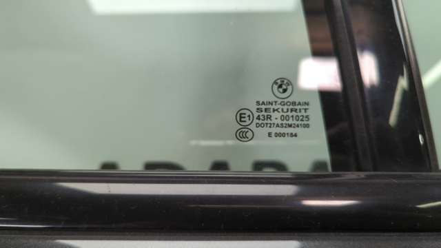 Куточок задніх правих дверей 51357177850 BMW