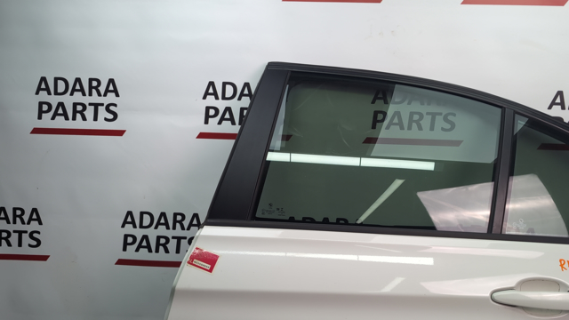 Накладка задньої двері, лівої, вертикальна 51357258307 BMW