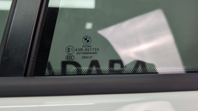 Скло-кватирка двері, задній, лівою 51357269553 BMW