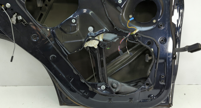Склопідйомник задніх лівих дверей 51357291951 BMW