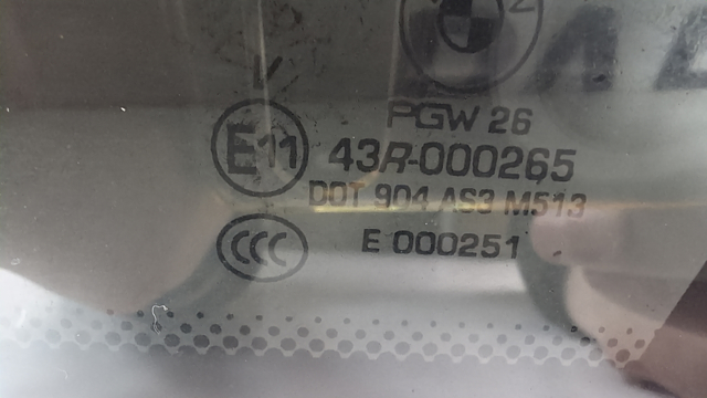 Скло багажного відсіку, праве 51377305772 BMW