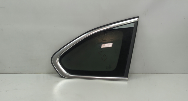 Скло багажного відсіку, праве 51377406872 BMW