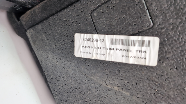 Облицювання багажного відсіку, праве 51487246296 BMW