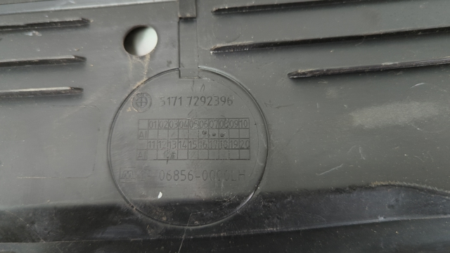 Водостік лобового скла, жабо 51717292396 BMW