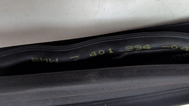 Прокладка дверей задніх, правих (на кузові) 51727409192 BMW