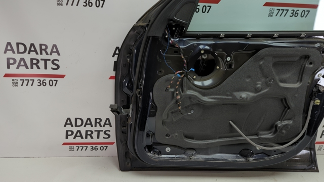 Ущільнювач двері задньої правої (на двері) 51767389662 BMW