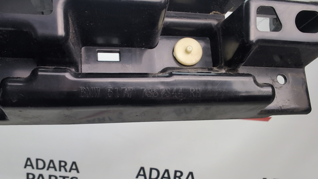 Кронштейн зовнішньої накладки порога правого 51777387344 BMW