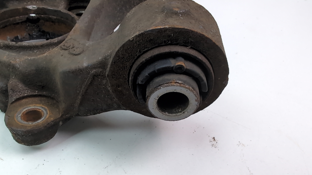 Цапфа поворотна ліва 52710J9500 HYUNDAI