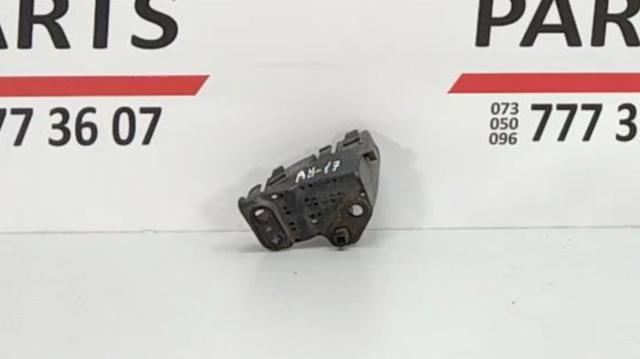 Кронштейн бампера заднього, правий 57707SG060 SUBARU