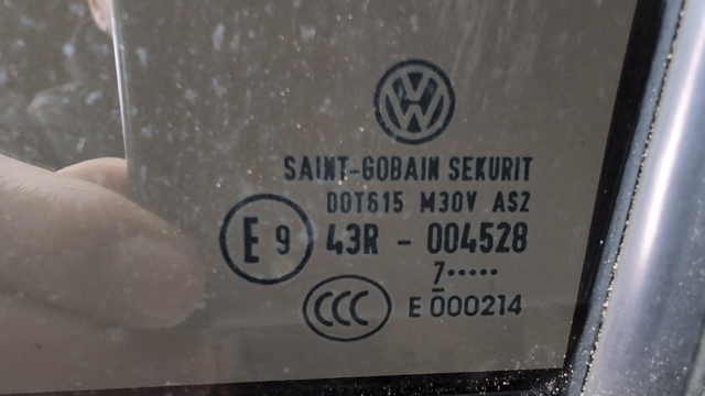 Скло задніх дверей, лівих 5G6845025A VAG