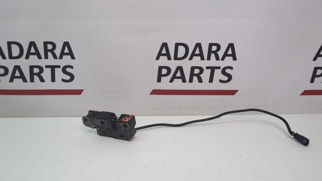 Запор капота (замок і привід замка капота) 5N0823509B VAG
