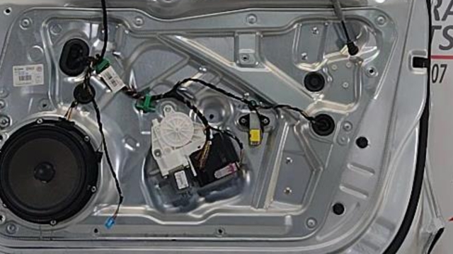 Мотор склопідйомника дверей передніх, правих 5N0959702GZ09 VAG