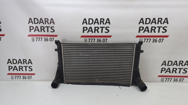 Охолоджувач наддувочного повітря Фольксваген Гольф VIII