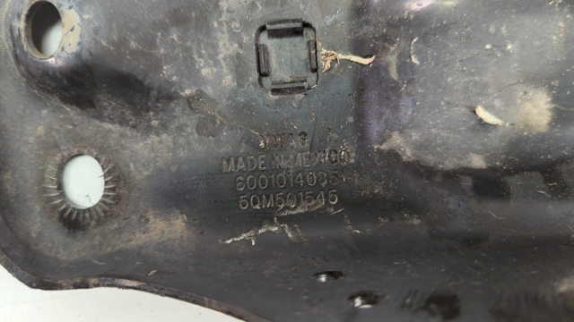 Кронштейн задньої балки 5QM501545 VAG