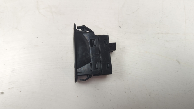 Кнопка підйомника заднього скла 61319208106 BMW