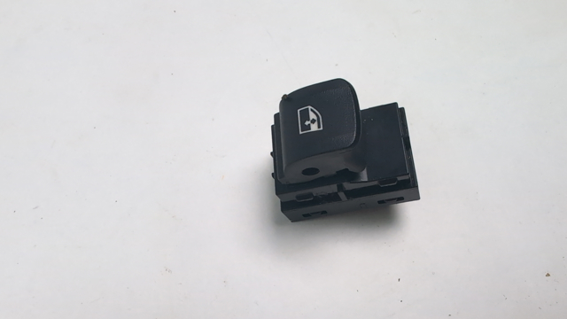Кнопка підйомника переднього правого скла 61319327031 BMW