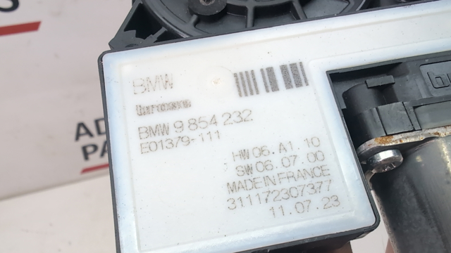 Двигун стеклопод'емника двері задньої, правої 61359854232 BMW