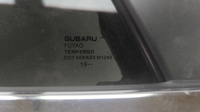 Куточок задніх лівих дверей 62012AN33A SUBARU