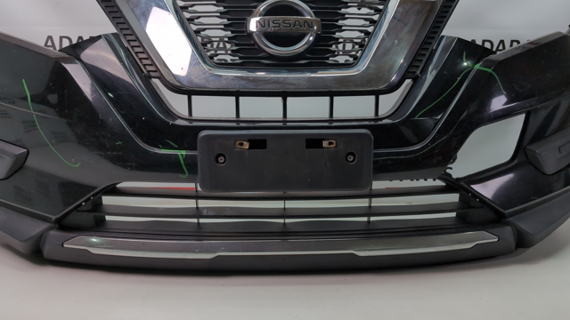 Решітка переднього бампера, центральна 622546FL0A NISSAN