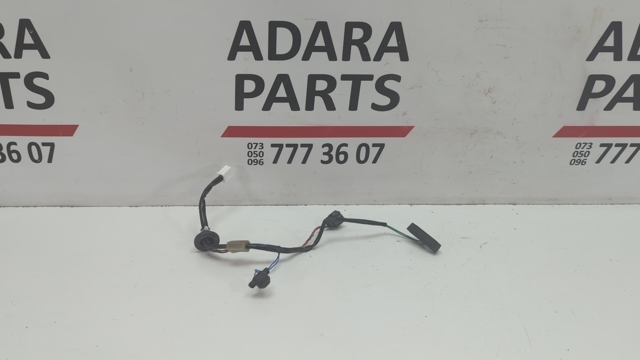 Кнопка приводу замка 3/5 дверей (ляди) / кришки багажника 63270AN010 SUBARU