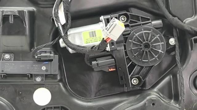 Двигун стеклопод'емника двері задньої, лівої 68079285AB CHRYSLER