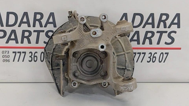 Цапфа поворотна права 68200070AB CHRYSLER