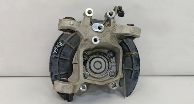 Цапфа поворотна права 68200070AD CHRYSLER