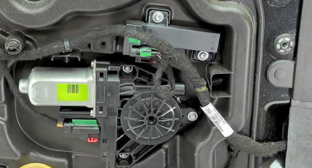 Привід ліфта задній 68227367AA CHRYSLER